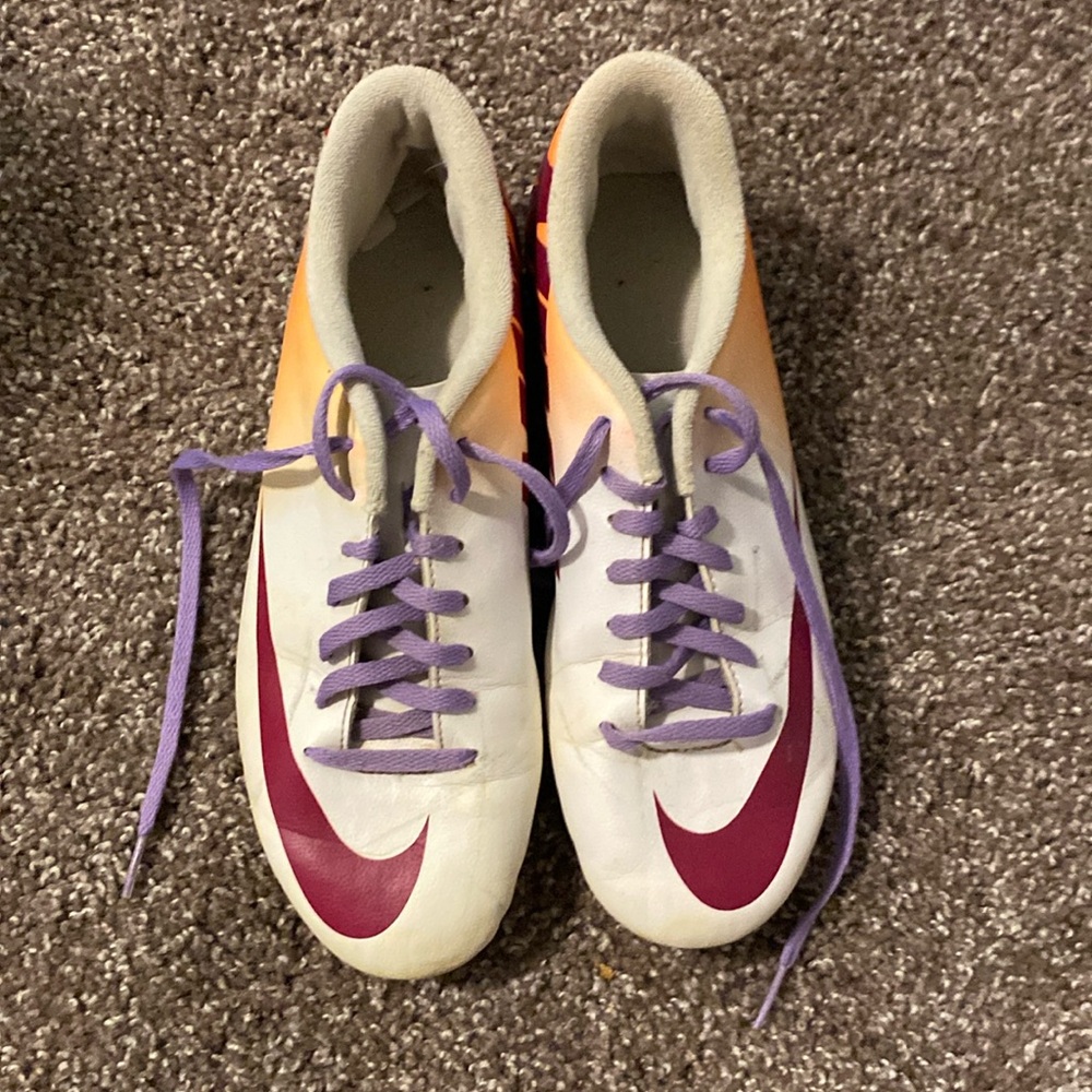 NIKE women’s soccer cleats